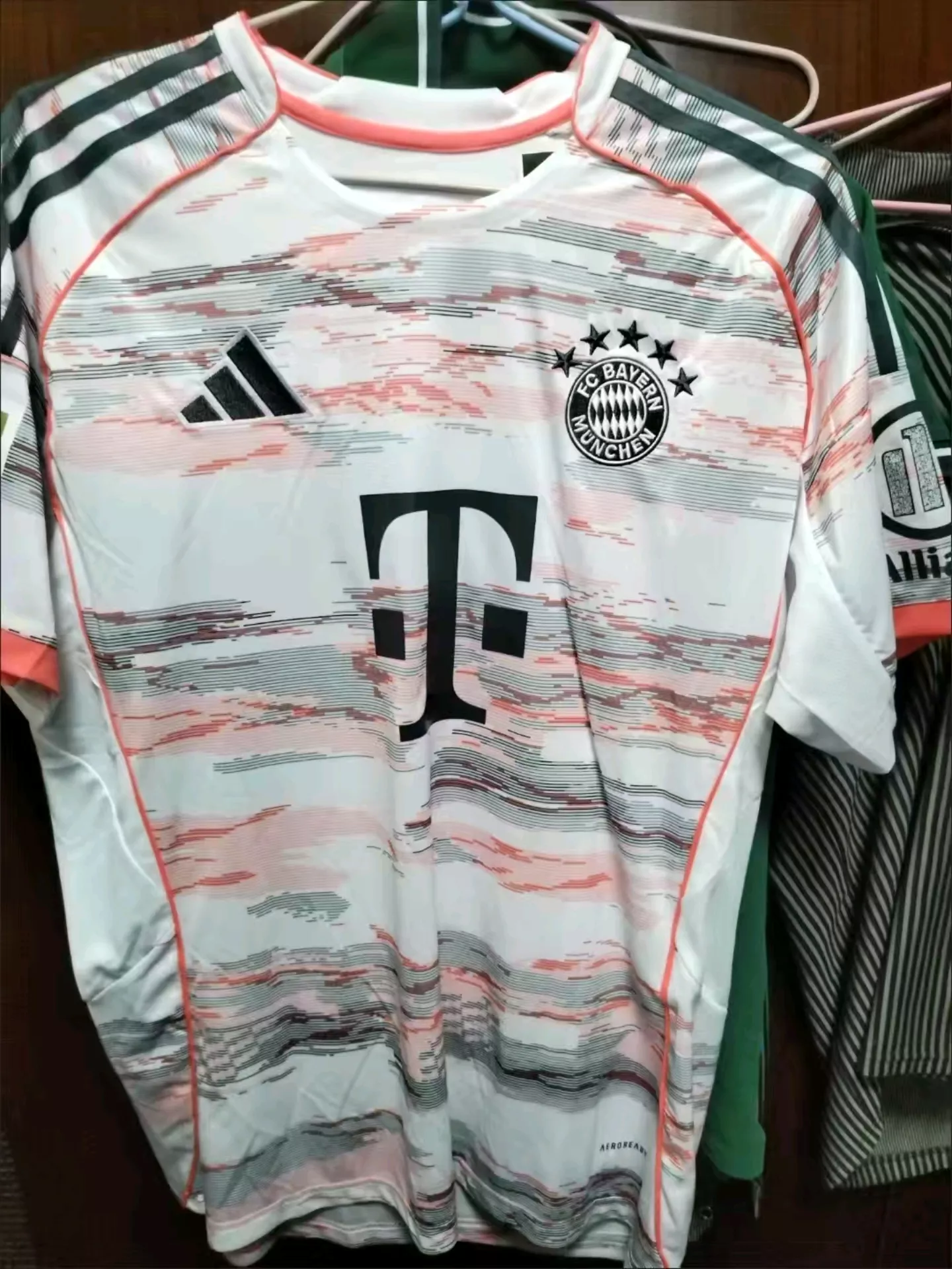 Bayern Munich drakt 25-26