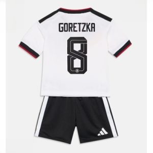Tyskland Leon Goretzka #8 Hjemmedraktsett Barn VM 2026 fotballtrøye med shorts