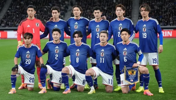 de-fremhevede-krigerne-moter-verden-ikledd-den-japan-landslagsuniformen