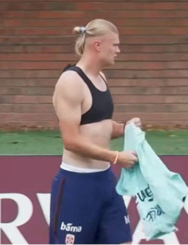 Hva har spillerne på seg under fotballtrøyer og shorts Hva har spillerne på seg under fotballtrøyer og shorts