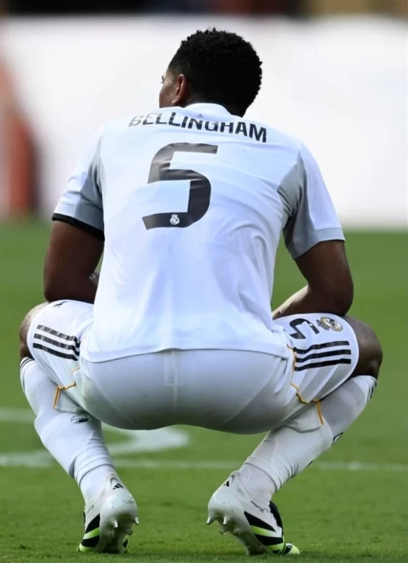 Hva har spillerne på seg under fotballtrøyer og shorts Hva har spillerne på seg under fotballtrøyer og shorts